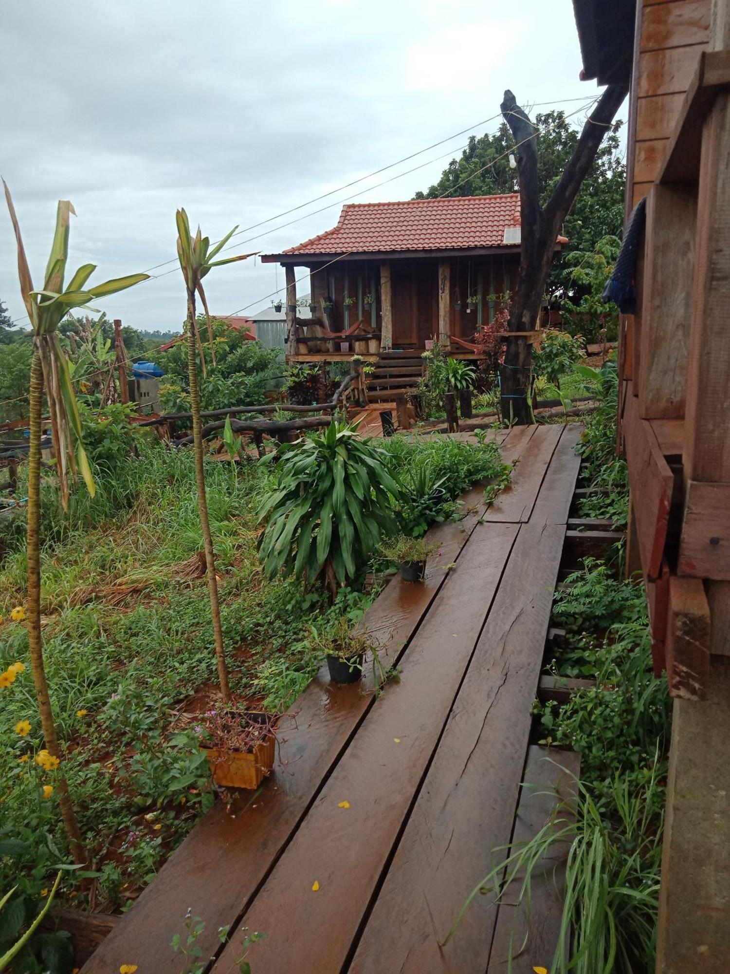 Happy Bungalow & Trekking Banlung Exteriör bild