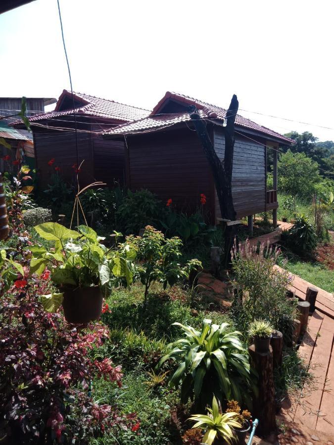 Happy Bungalow & Trekking Banlung Exteriör bild