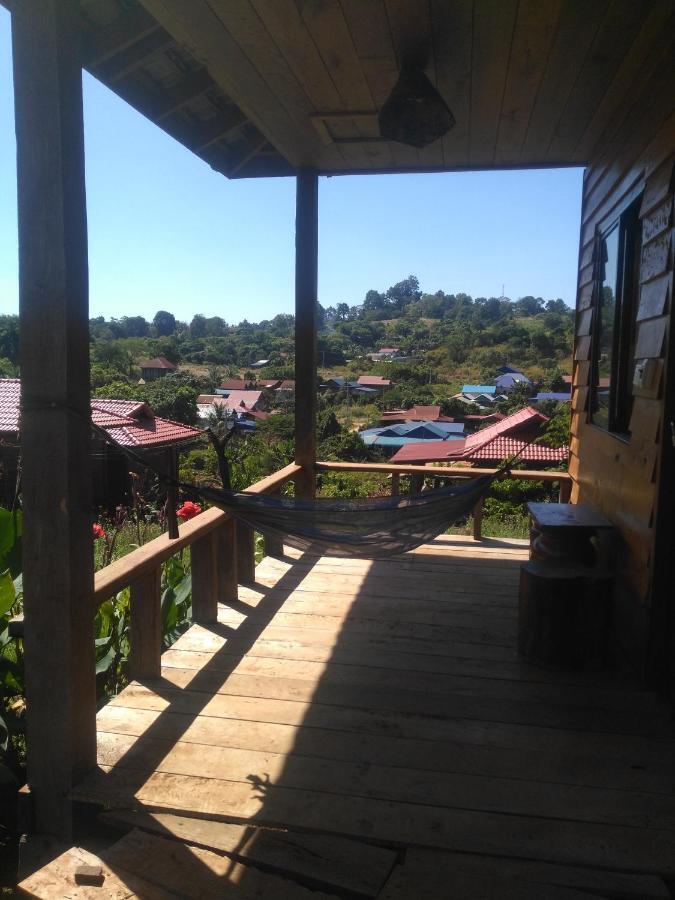 Happy Bungalow & Trekking Banlung Exteriör bild